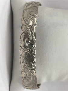 Sterling Silver Hawaiian Scroll Flower Bang Bracelet (27.77gr) - Picture 1 of 4