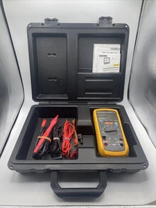 Multimetro isolante FLUKE 1587 FC 4691215 con custodia rigida spedizione gratuita testato - Foto 1 di 17