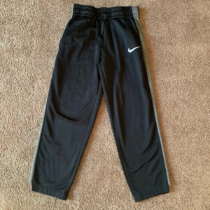 Nike Dri Fit Girls Track Pants Black Gray Pockets Drawstring Waist Medium - Picture 1 of 9