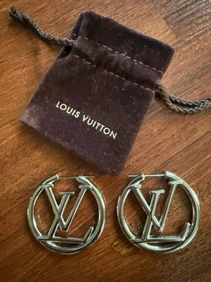路易威登银色标志“LV”女式环状耳环带防尘袋  — 第 1/4 张图片