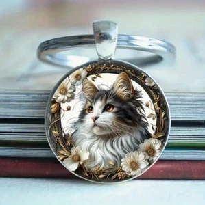 Schlüsselanhänger mit elegantem Katzenportrait und floralen Akzenten - Bild 1 von 4