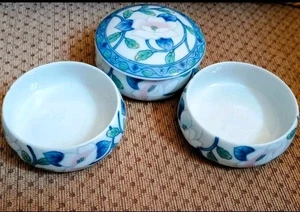 3 Japanese Miniature Porcelain Bowls Maebata John Jenkins - Picture 1 of 2