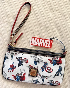 NEU MIT ETIKETT DOONEY & BOURKE MARVEL AVENGERS CLUTCH TASCHE - Bild 1 von 2