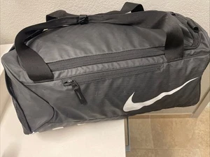 NIKE ALPHA ADAPT MENS DUFFLE BAG GYM BAG BLACK CROSS BODY STRAP USED WET CLOTHES - Picture 1 of 10