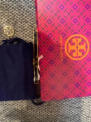 Pulseira empilhável Tory Burch Kira folheada a ouro 18 quilates latão e esmalte preto - Imagem 1 de 3