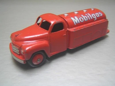 Dinky Toys 30P 440 Studebaker Mobilgas Tanker Truck Very Good Condition - Image 1 of 4