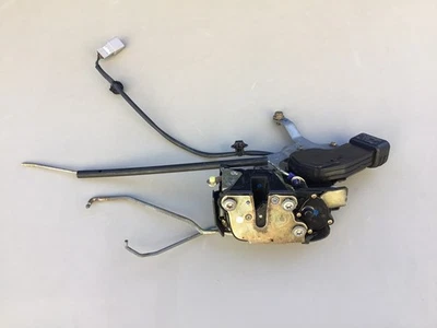 Actuador de bloqueo eléctrico de pestillo de puerta del conductor delantero Toyota Corolla 98-02 2 enchufes OEM * Foto 1 de 4