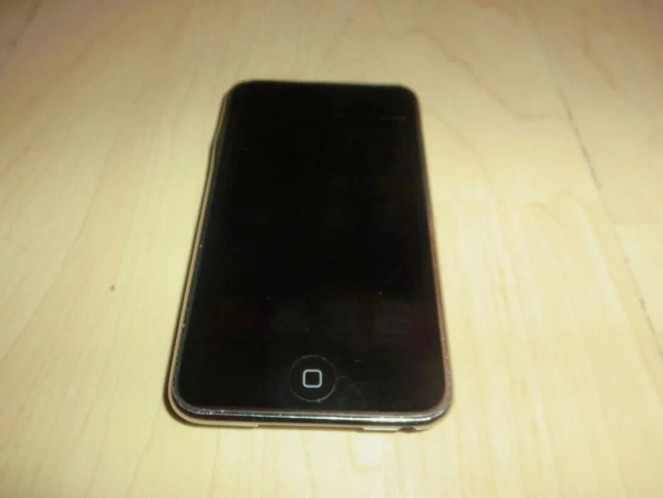 Apple iPod Touch 2.Generation, 8GB, Hintergrundbeleuchtung defekt, für Bastler - Bild 1 von 1