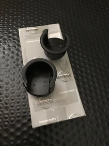 GENUINE OEM NISSAN 05-20 FRONTIER LEFT & RIGHT TAILGATE HINGE BUSHING SET OF 2 - Picture 1 of 5