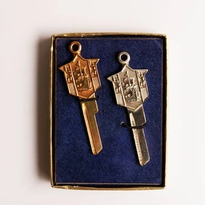 Vintage Jewelcrest 2er Set ungeschliffene Geschenkschlüssel - Bild 1 von 4