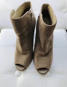 Tolle Peeptoes Stiefeletten Gr.38 in beigefarben halb Wildleder/vegan, halb Lack - Bild 1 von 7