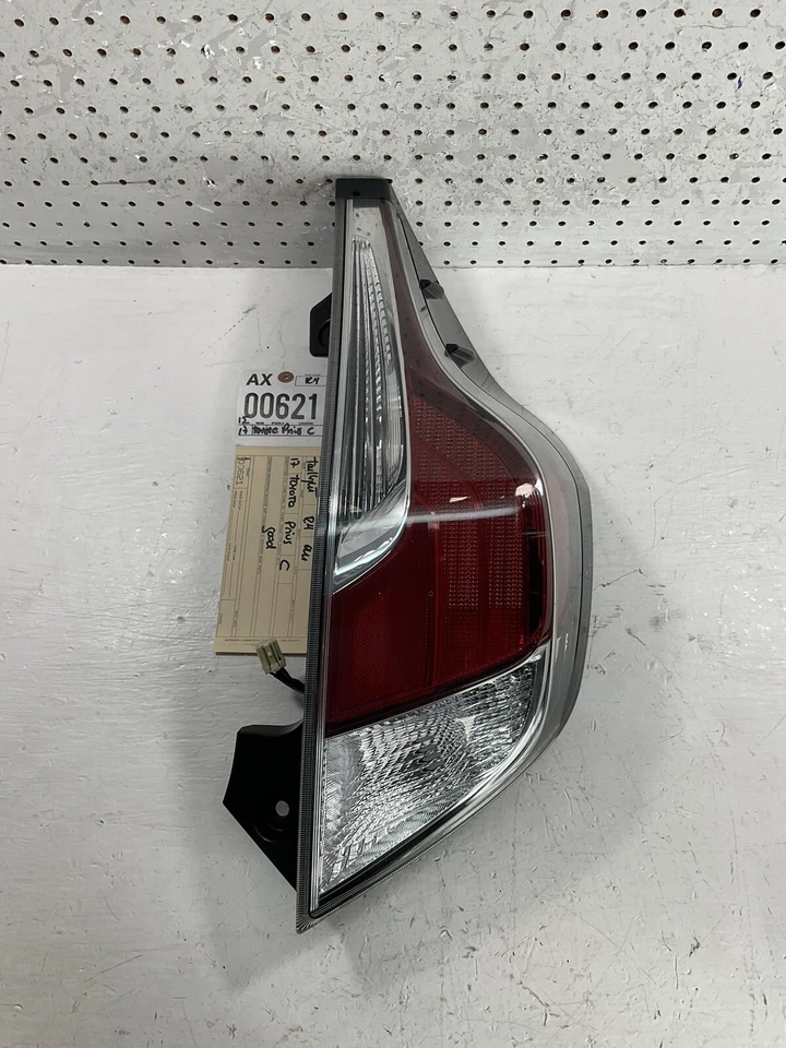 Toyota Prius C 2015 2017 luz trasera derecha OEM Foto 1 de 4