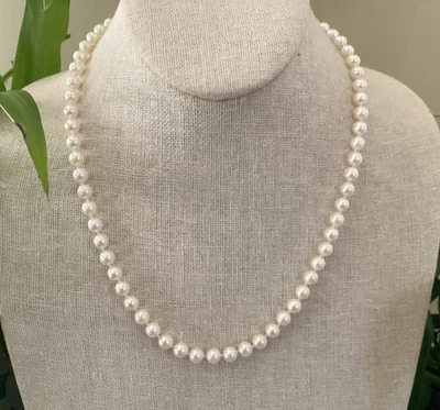 "Collar vintage de perlas anudadas a mano con broche de oro amarillo de 14 K de 19"" de largo" Foto 1 de 4