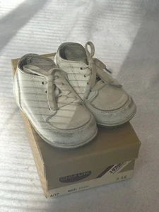 Vintage 1980er Child Life weiße Lackleder Baby/Kleinkind/Puppe Schuhe Größe 3EEE - Bild 1 von 5