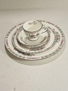 5 Piece Set Of Wedgwood Kutani Crane Dinnerware Three Plates & Cup And Saucer - Picture 1 of 20