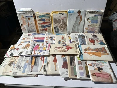 Lote De 27 De Colección Patrón De Costura Lote Butterick Simplicity McCall Vestidos Prendas para el torso COMO ESTÁN Foto 1 de 4