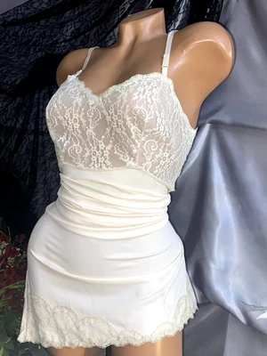 Vestido completo de colección Silky Raalte años 50 sin cordones vieira encaje inserciones 32" NUEVO Dupont Nylon Foto 1 de 4