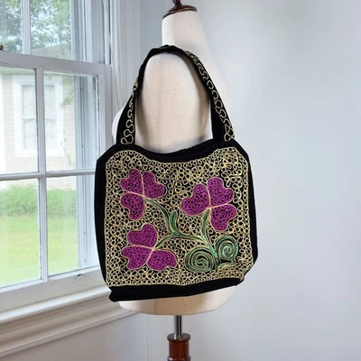 Bolso de Mano Floral Dorado Bordado Flor Púrpura Terciopelo Negro Foto 1 de 4