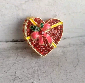 Vintage Christmas Heart Present With Bow Holiday Gift Brooch Pin Gold 1Pc - Picture 1 of 7