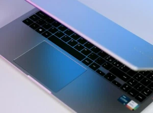 Samsung Galaxy Book i7 16gb + supporto con ventole RGB+hardisk 500gb - Foto 1 di 4