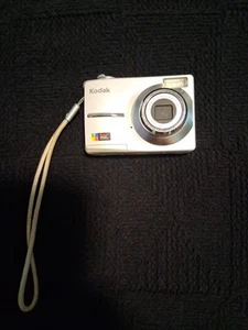 Kodak EasyShare C613 Silver 3X Optical Zoom Built-In Flash Compact Camera - Picture 1 of 9
