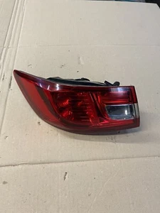 Luz trasera izquierda Renault Clio MK4 2013 Ph1 X98 - Imagen 1 de 3