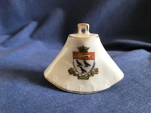 Arcadian Crested china. Canterbury. (KL) - Picture 1 of 5