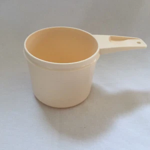Tupperware Ivory Almond Measuring Cup - 1 Cup - 761-6 - Imagen 1 de 5