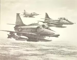 Impresión artística de colección Douglas A-4 Skyhawk aviones aviación a bordo - Imagen 1 de 5