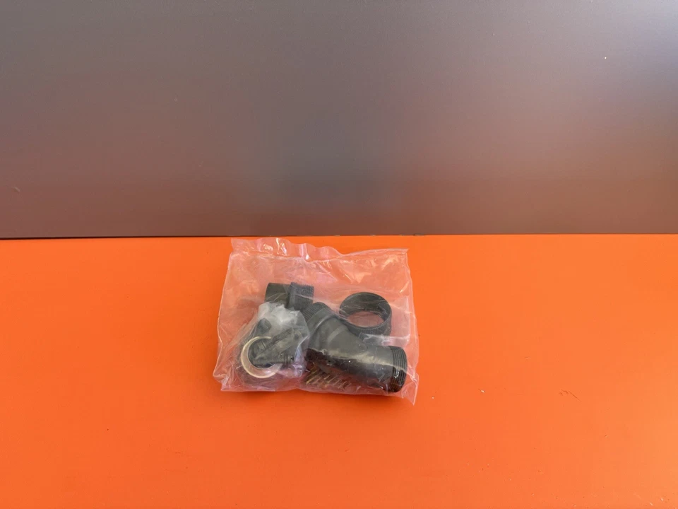 Bendix Circular MIL Spec Connector ER 19C 10-214922-14L  - Image 1 of 4