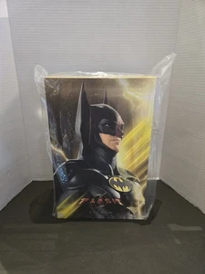 Hot Toys MMS712 The Flash 2023 Batman Modern Suit 1/6 Scale Sammelfigur - Bild 1 von 6
