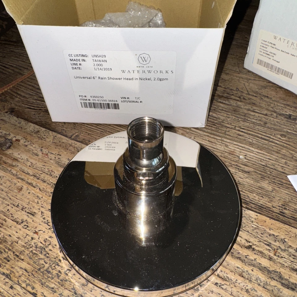 Waterworks Universal Moderno 6" Cabezal de Ducha en Níquel.Dos disponibles. Foto 1 de 4