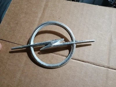 Emblema do capô Opel GT 1973 fabricante de equipamento original - Imagem 1 de 4