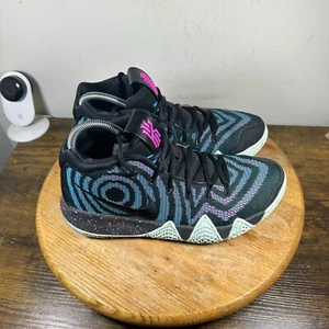Nike Kyrie 4 80s Decades Pack Herren Größe 8 Sneaker Schuhe 943806-007 - Bild 1 von 8