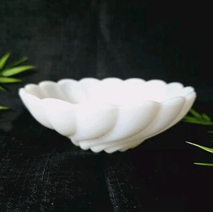 Vintage 1950s Hazel Atlas Alpine Swirl 4⅞" White Milk glass Bowl **Mild Wear** - Picture 1 of 11