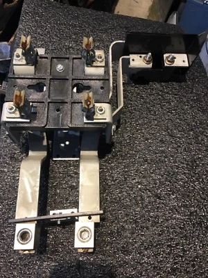 CUTLER H METER SOCKET 200A 120/240V 1PH - Image 1 of 3