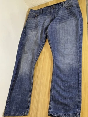 Pantalones de mezclilla Crosshatch Techno en relieve calce recto lavado oscuro 38S 38-40W 29L azul. Foto 1 de 4