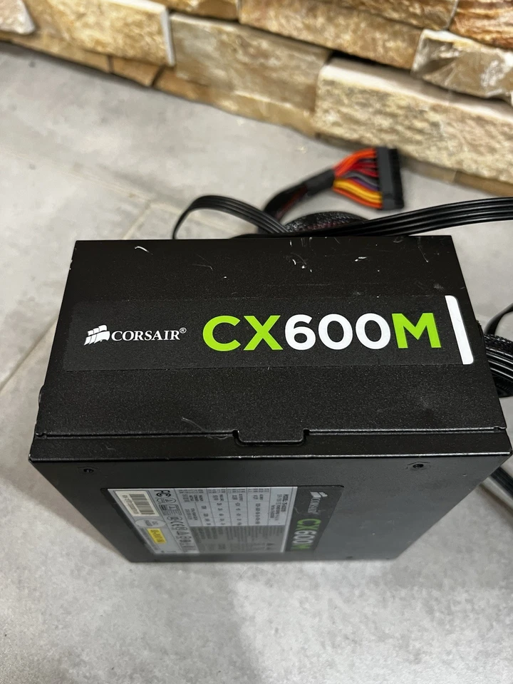 Fuente de alimentación Corsair CX600M usada Foto 1 de 4