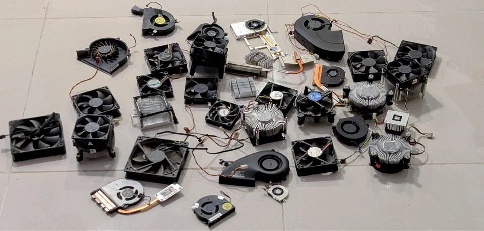 30+ working fans and heatsinks - Image 1 of 1