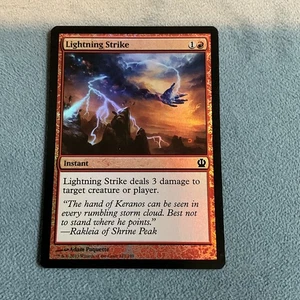 MTG - Lightning Strike - Theros FOIL LP- MAGIC CARD - Picture 1 of 2