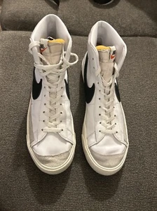 Nike Blazer Mid 77 Vintage Para hombres Talla 12 EE. UU. BQ6806-100 Blanco Negro - Imagen 1 de 8