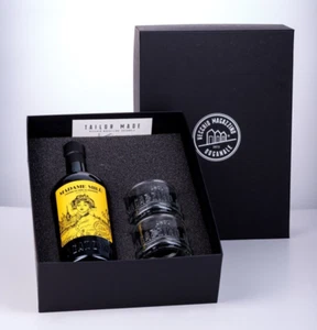 Confezione MADAME MILU LIQUORE BALSAMIC + 2 Bicchieri Vecchio Magazzino Doganale - Foto 1 di 1