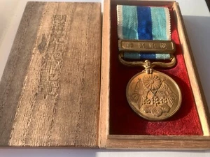Pre WWI Meiji Japan 1904-05 Russo Japanese War Campaign Medal w/ Case Intact - Picture 1 of 6