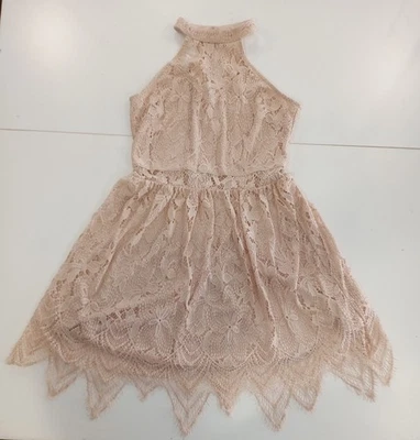 Mini Vestido Love Fire Rosa Tostado Cuello Halter Sin Mangas Encaje Talla Grande Cremallera Espalda Foto 1 de 4