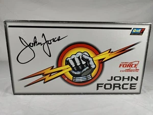 Firmado John Force & Austin Coil Aero Force1 Coche de Prueba 1:24 NHRA Divertido Coche Revell - Imagen 1 de 15