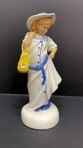Vintage Royal Doulton Childhood Days “Dressing Up”. HN2964. 1981. MINT COND. - Picture 1 of 7