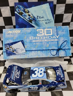 Coche Elliott Sadler #38 30 cumpleaños 2005 Taurus Action escala 1:24 NASCAR 109265 Foto 1 de 4