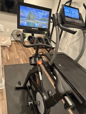 Bicicleta de estudio comercial NordicTrack NTEX02117 S22i Foto 1 de 4