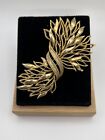 1960s Signed Lisner Vintage Textured Gold T Flower W Ribbon Brooch Pin New