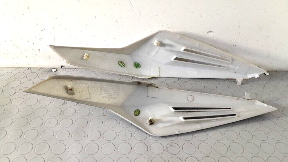 COPPIA CARENA SCOCCA FIANCATA LATERALE KEEWAY MATRIX 50 2T Foto 1 de 3